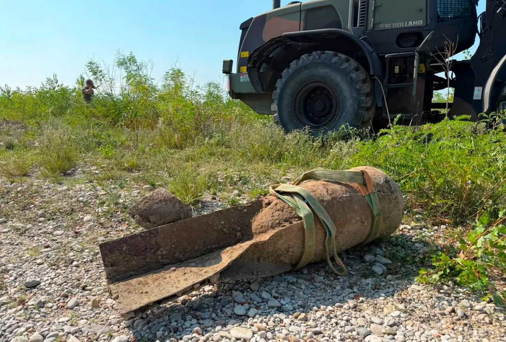 Spresiano, Army Bomb Disposal Experts Neutralize a 296-Kilogram Aerial Bomb Spresiano, Army Bomb Disposal Experts Neutralize a 296-Kilogram Aerial Bomb