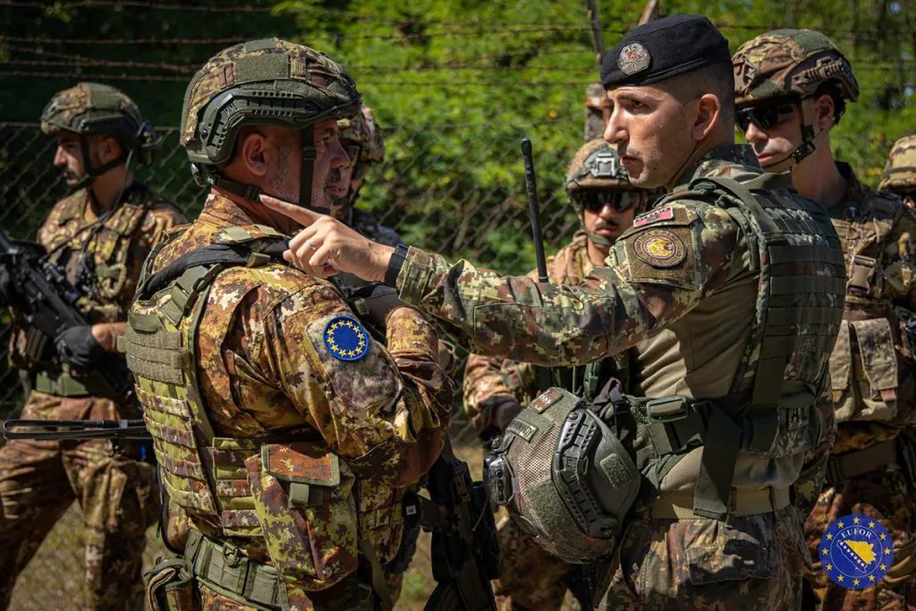 EUFOR Althea and Quick Response 2026: paratroopers of the 183° Nembo in the skies of Mostar