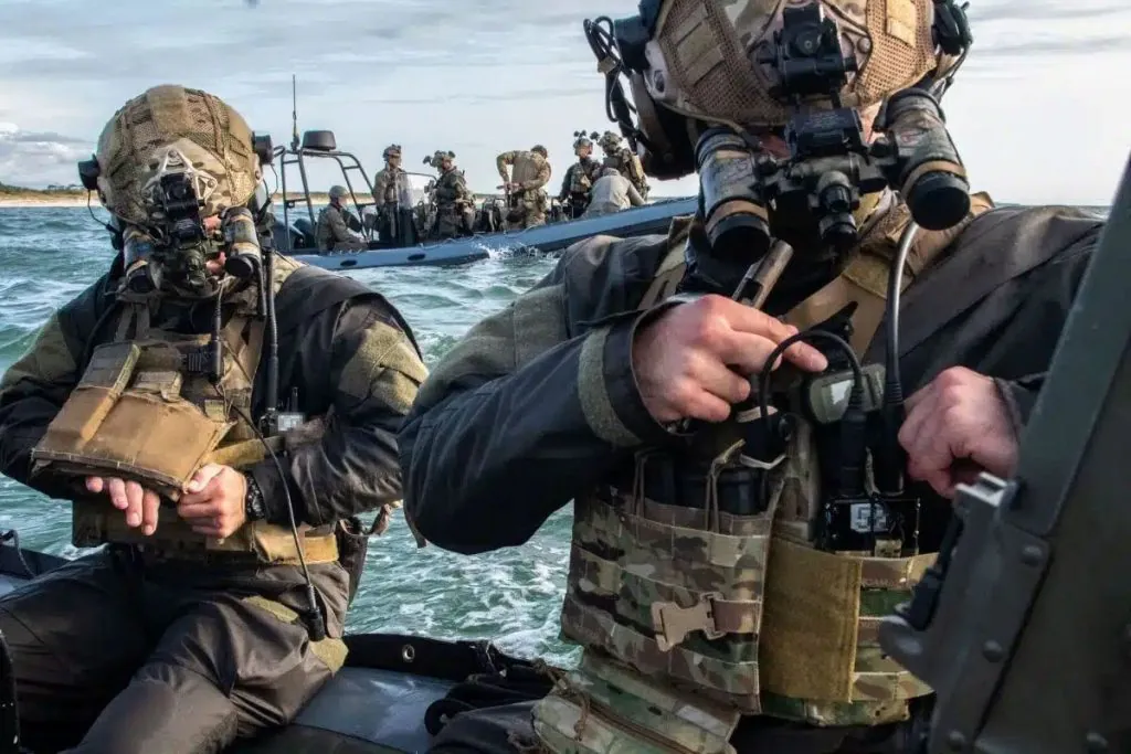 Operation Hormuz: Navy SEALs clear mines in the Gulf at night